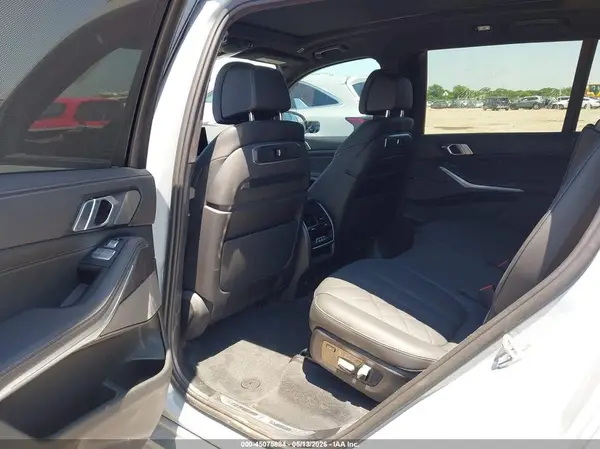 5UX23EM03R9V45818 2024 BMW X7 - Image 8