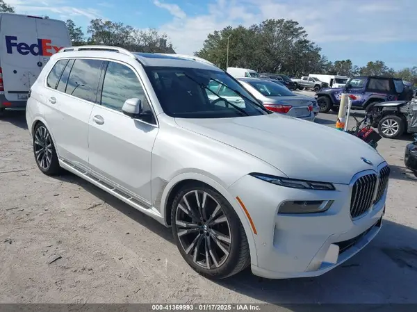 5UX23EM03R9V69407 2024 BMW X7 - Image 1