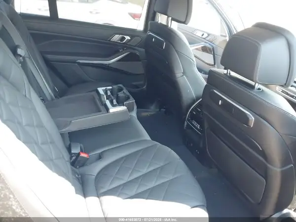 5UX23EM03R9V78821 2024 BMW X7 - Image 8