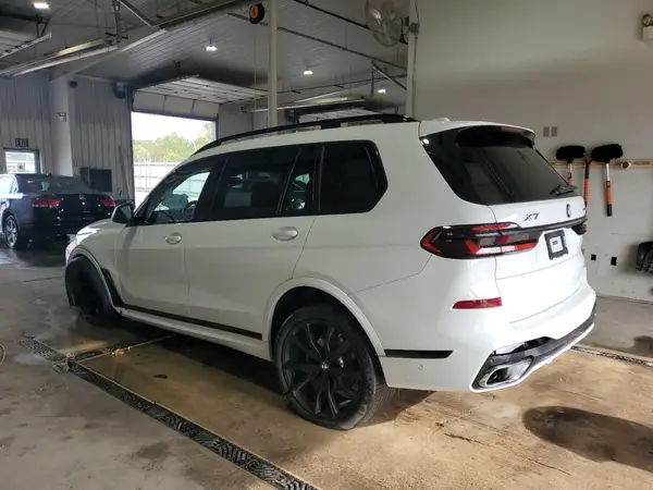 5UX23EM03R9V93674 2024 BMW X7 - Image 2