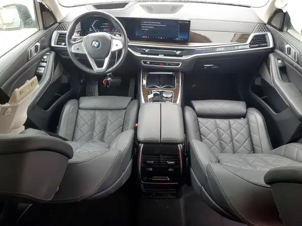 5UX23EM03S9W24587 2025 BMW X7 - Image 8