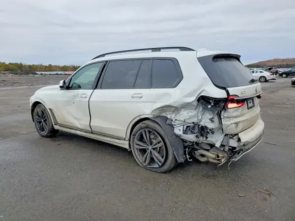 5UX23EM03S9W48193 2025 BMW X7 - Image 2