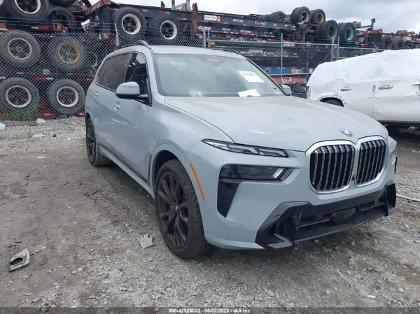 5UX23EM03S9W59520 2025 BMW X7 - Image 1