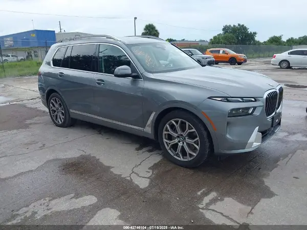 5UX23EM03S9X15939 2025 BMW X7 - Image 1