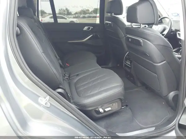 5UX23EM03S9X15939 2025 BMW X7 - Image 8