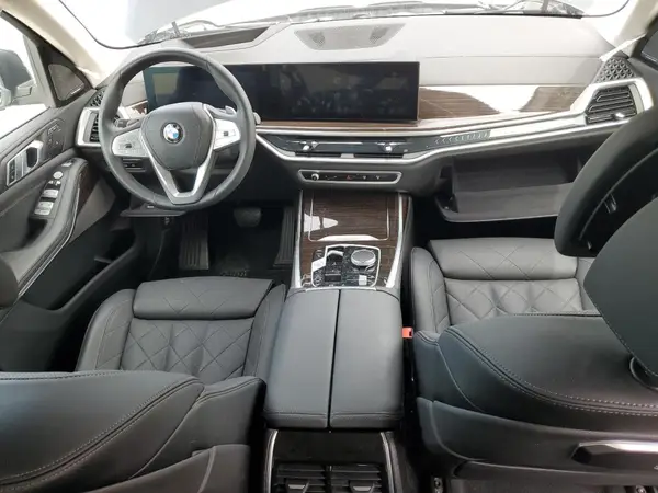 5UX23EM03S9X25127 2025 BMW X7 - Image 8