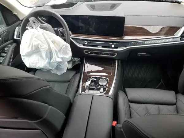 5UX23EM03S9X79320 2025 BMW X7 - Image 8