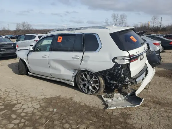 5UX23EM03S9Y24904 2025 BMW X7 - Image 2