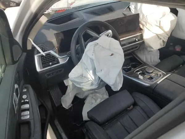 5UX23EM03S9Y24904 2025 BMW X7 - Image 8