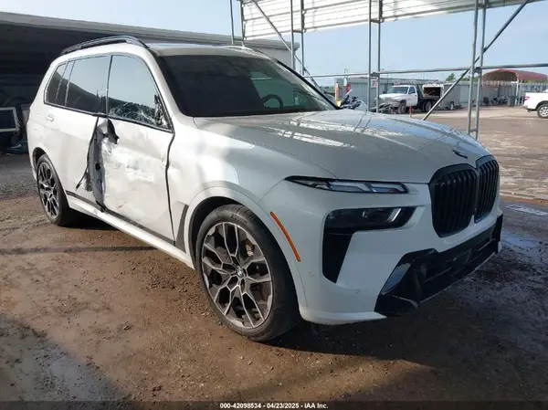 5UX23EM03S9Z89867 2025 BMW X7 - Image 1