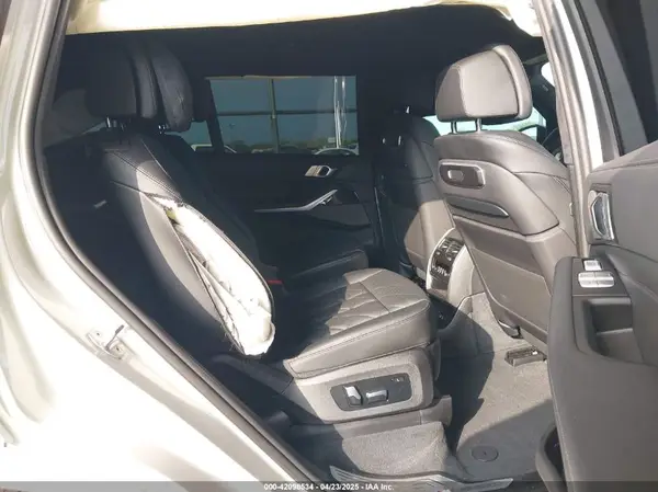 5UX23EM03S9Z89867 2025 BMW X7 - Image 8