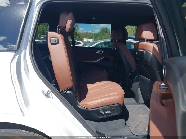 5UX23EM03T9048873 2026 BMW X7 - Image 8