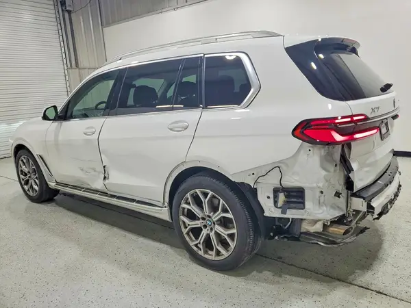 5UX23EM03T9068458 2026 BMW X7 - Image 2