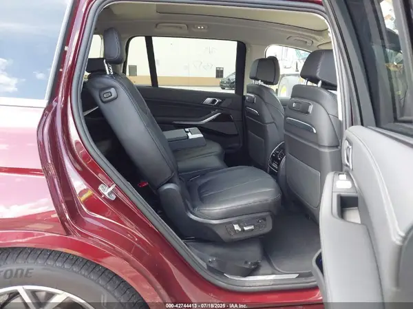 5UX23EM03T9068525 2026 BMW X7 - Image 8