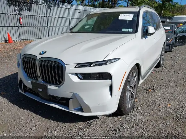 5UX23EM03T9074549 2026 BMW X7 - Image 2