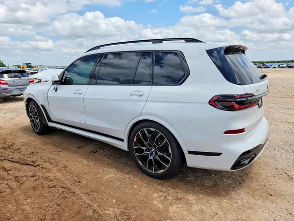 5UX23EM03T9218133 2026 BMW X7 - Image 2