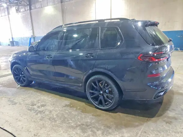 5UX23EM03T9283211 2026 BMW X7 - Image 2