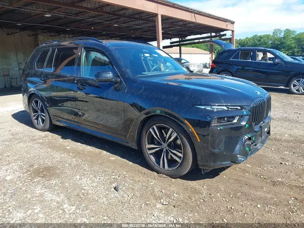 5UX23EM03T9360644 2026 BMW X7 - Image 1