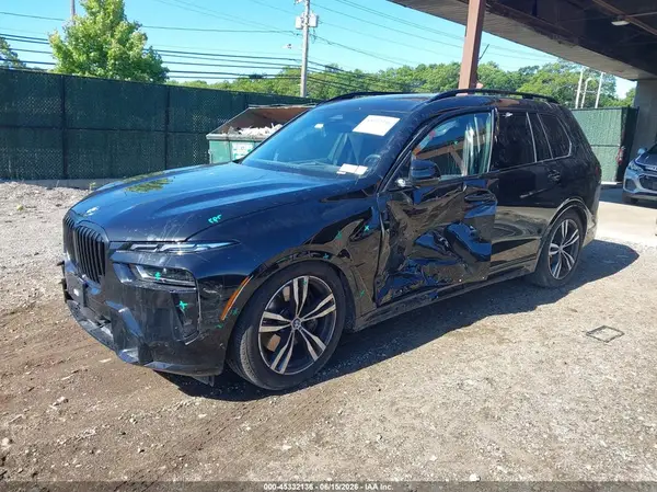 5UX23EM03T9360644 2026 BMW X7 - Image 2