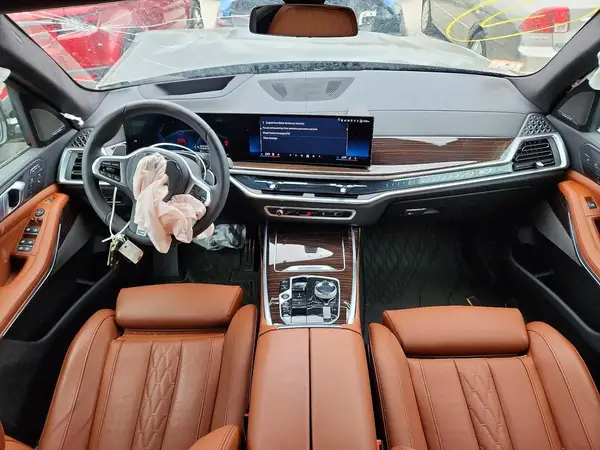 5UX23EM03T9378030 2026 BMW X7 - Image 8