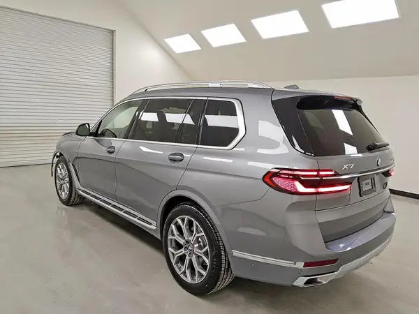 5UX23EM03T9401760 2026 BMW X7 - Image 2