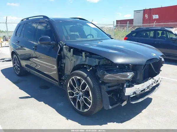 5UX23EM04P9N64018 2023 BMW X7 - Image 1
