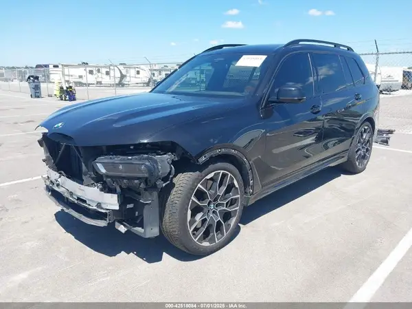 5UX23EM04P9N64018 2023 BMW X7 - Image 2