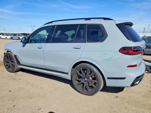 5UX23EM04P9N84656 2023 BMW X7 - Image 2