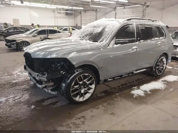 5UX23EM04P9P24981 2023 BMW X7 - Image 2
