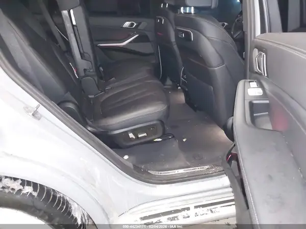 5UX23EM04P9P24981 2023 BMW X7 - Image 8