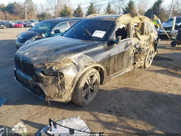 5UX23EM04P9P25435 2023 BMW X7 - Image 2