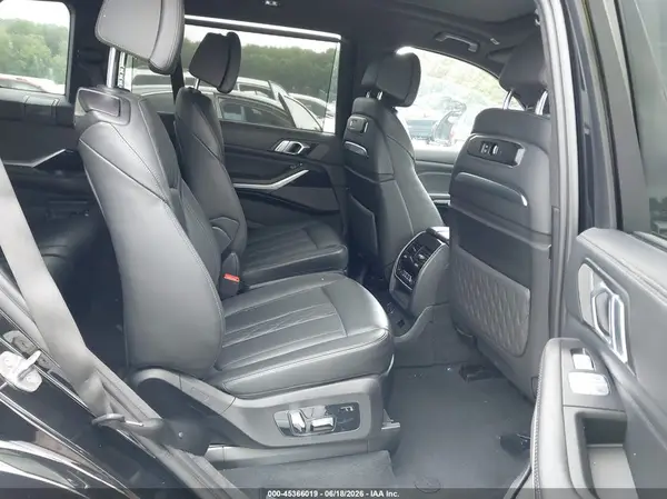 5UX23EM04P9P67524 2023 BMW X7 - Image 8