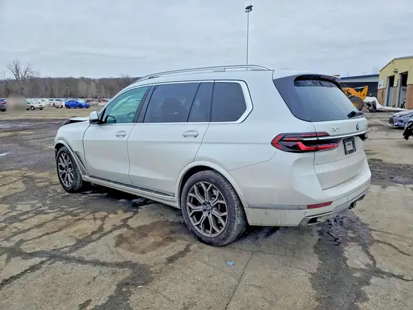 5UX23EM04P9P81391 2023 BMW X7 - Image 2