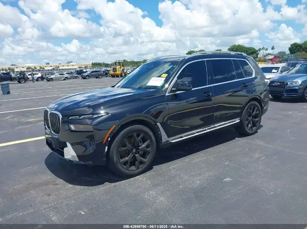 5UX23EM04P9R27689 2023 BMW X7 - Image 2