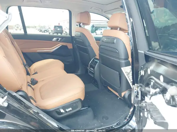 5UX23EM04P9R27689 2023 BMW X7 - Image 8