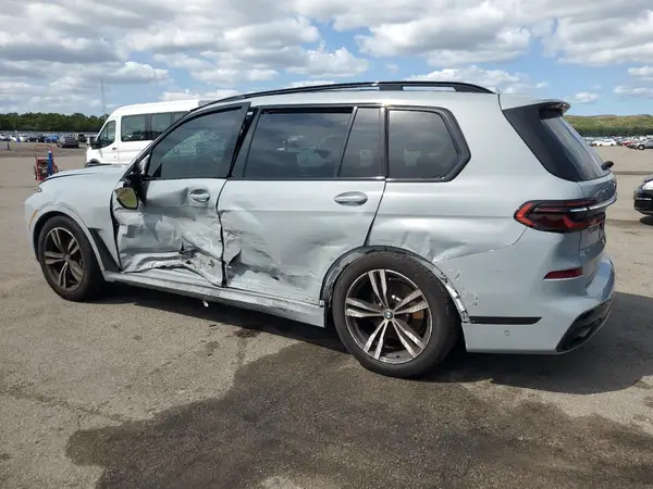 5UX23EM04P9R52737 2023 BMW X7 - Image 2