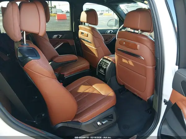5UX23EM04R9S46158 2024 BMW X7 - Image 8
