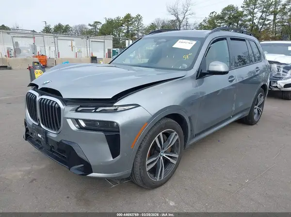 5UX23EM04R9S76938 2024 BMW X7 - Image 2