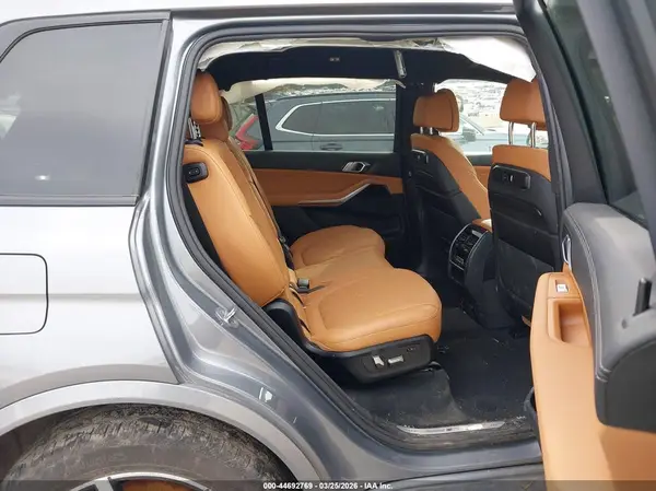 5UX23EM04R9S76938 2024 BMW X7 - Image 8