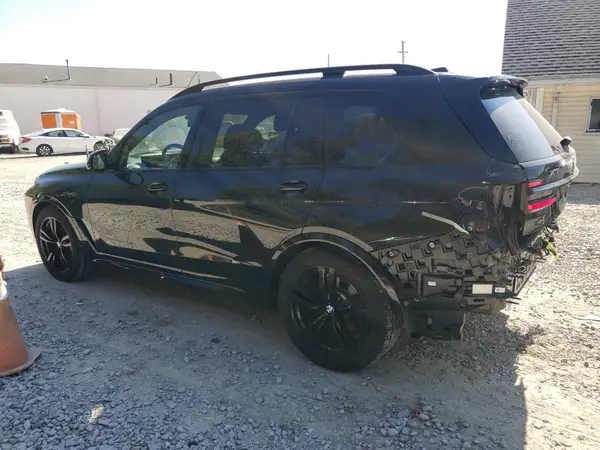 5UX23EM04R9U23808 2024 BMW X7 - Image 2