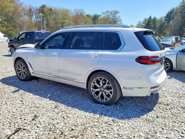 5UX23EM04R9U34002 2024 BMW X7 - Image 2