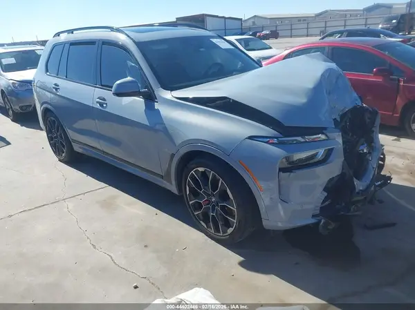 5UX23EM04R9U78193 2024 BMW X7 - Image 1