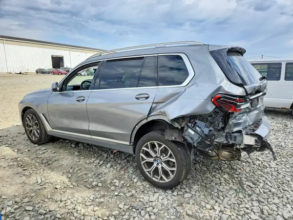 5UX23EM04R9V29834 2024 BMW X7 - Image 2