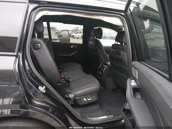 5UX23EM04R9V50607 2024 BMW X7 - Image 8