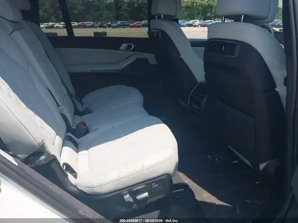 5UX23EM04R9W04519 2024 BMW X7 - Image 8