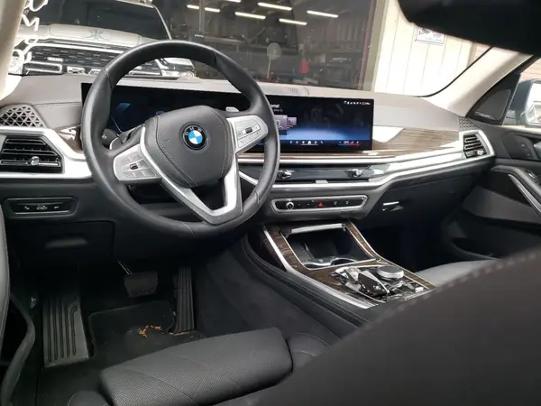 5UX23EM04S9W26820 2025 BMW X7 - Image 8