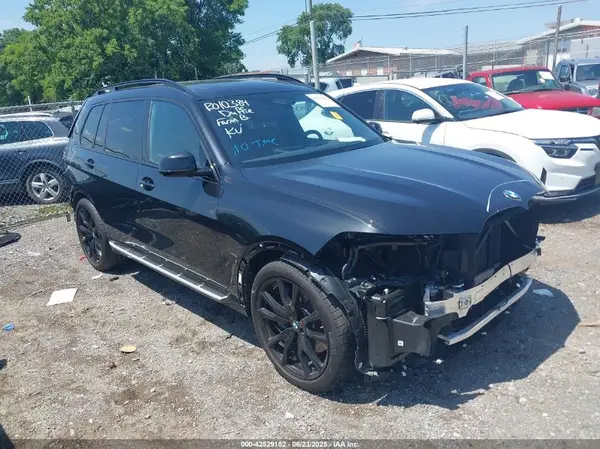 5UX23EM04S9X21636 2025 BMW X7 - Image 1