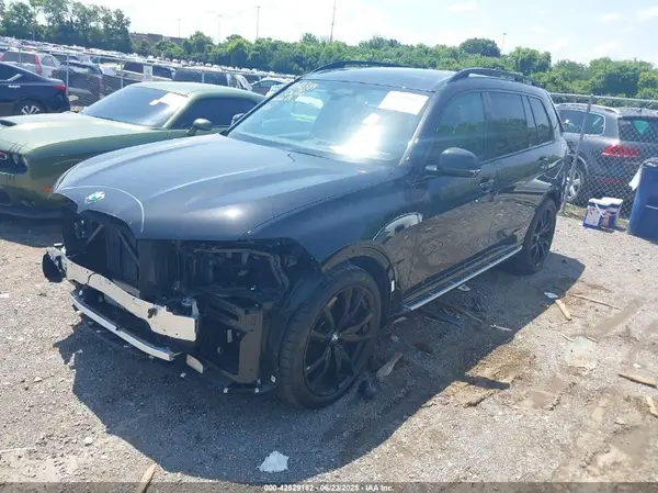 5UX23EM04S9X21636 2025 BMW X7 - Image 2
