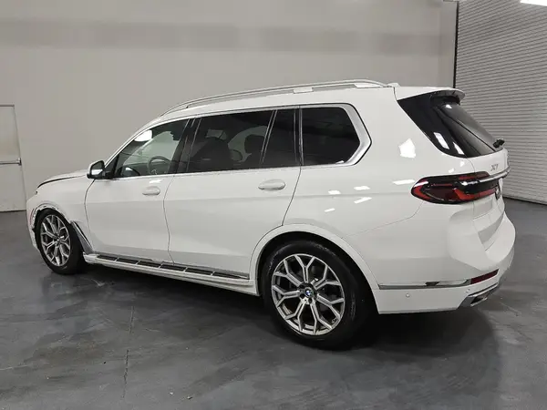 5UX23EM04S9X95526 2025 BMW X7 - Image 2