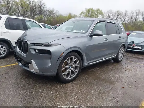 5UX23EM04S9Y18934 2025 BMW X7 - Image 2